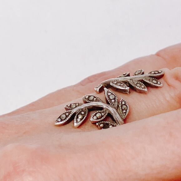Vintage Sterling Silver Marcasite Leaf Bypass Ring Signed 925 Elegant Feminine - Picture 11 of 12